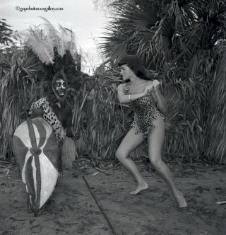 Bettie Page 1954 Camera Negative Bunny Yeager Arica Usa Sheena Jungle Girl Garb